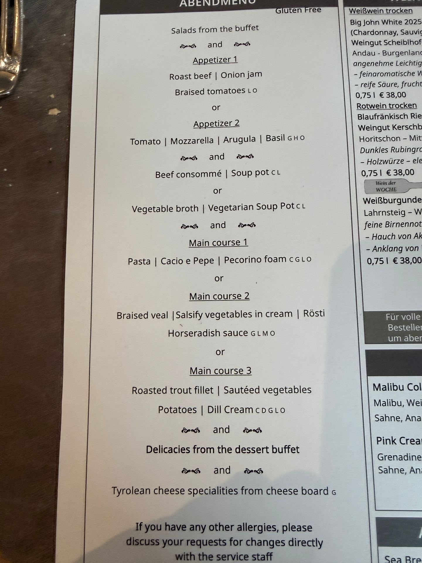 Aftenmenu på Hotel Tyrol markeret 'Gluten Free' med appetizers, hovedretter og dessert